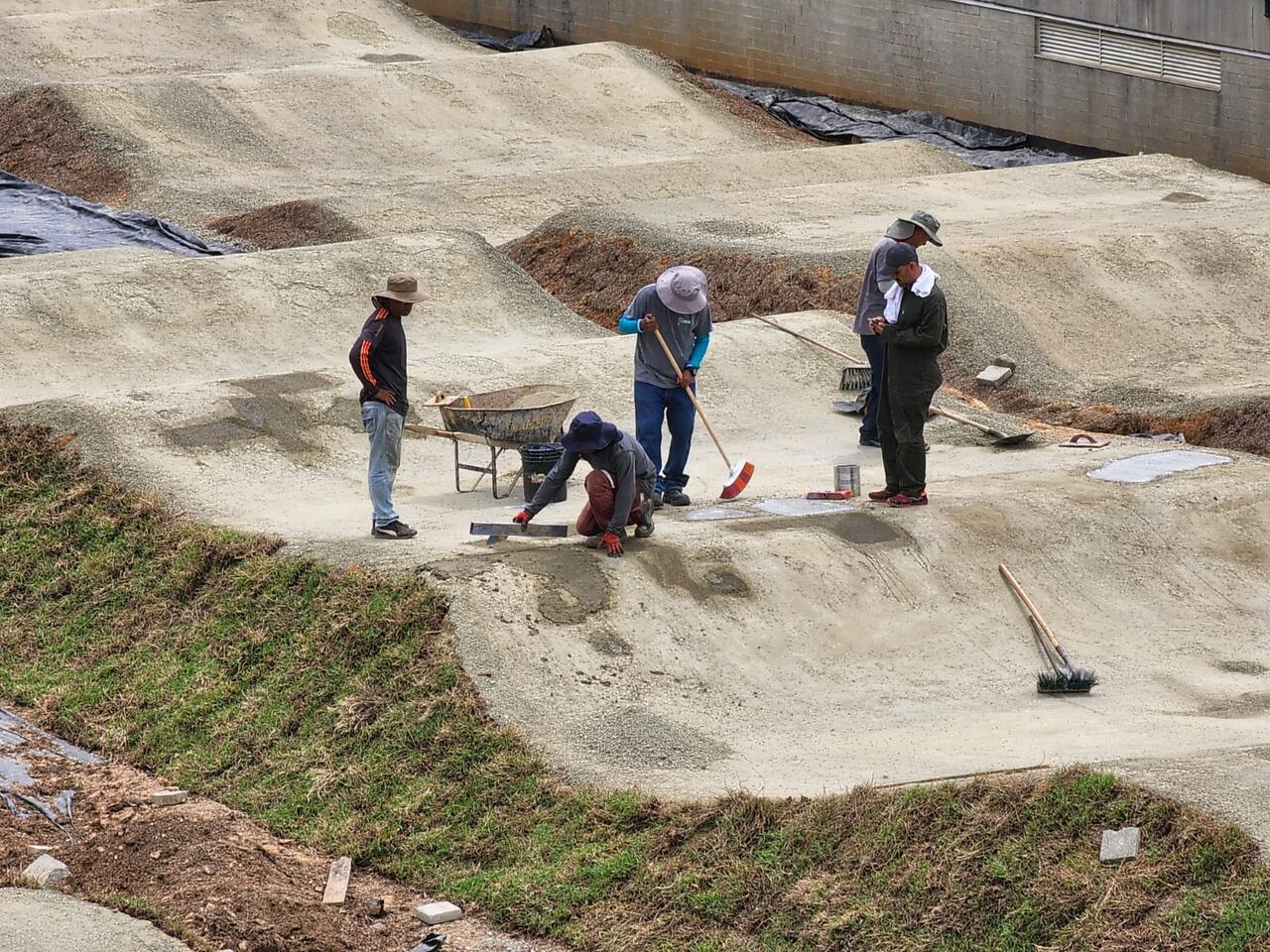 Aunque se han realizado varios trabajos, las quejas de los deportistas no se detienen