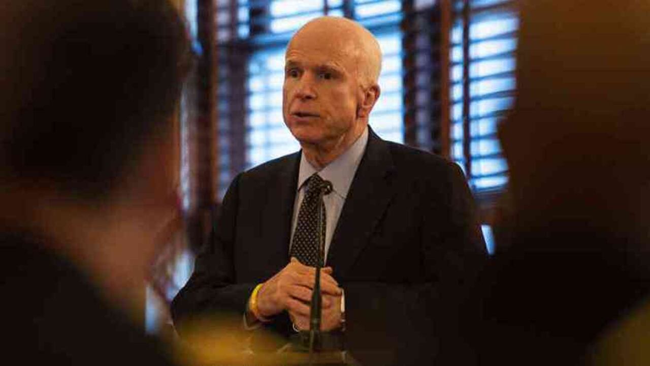 John McCain detuvo su tratamiento contra el cáncer.