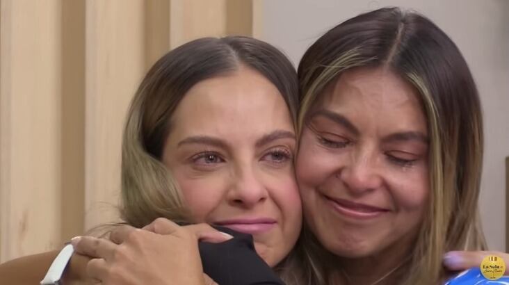 Laura Acuña lloró junto a su compañera de 'La Sala de Laura Acuña'.