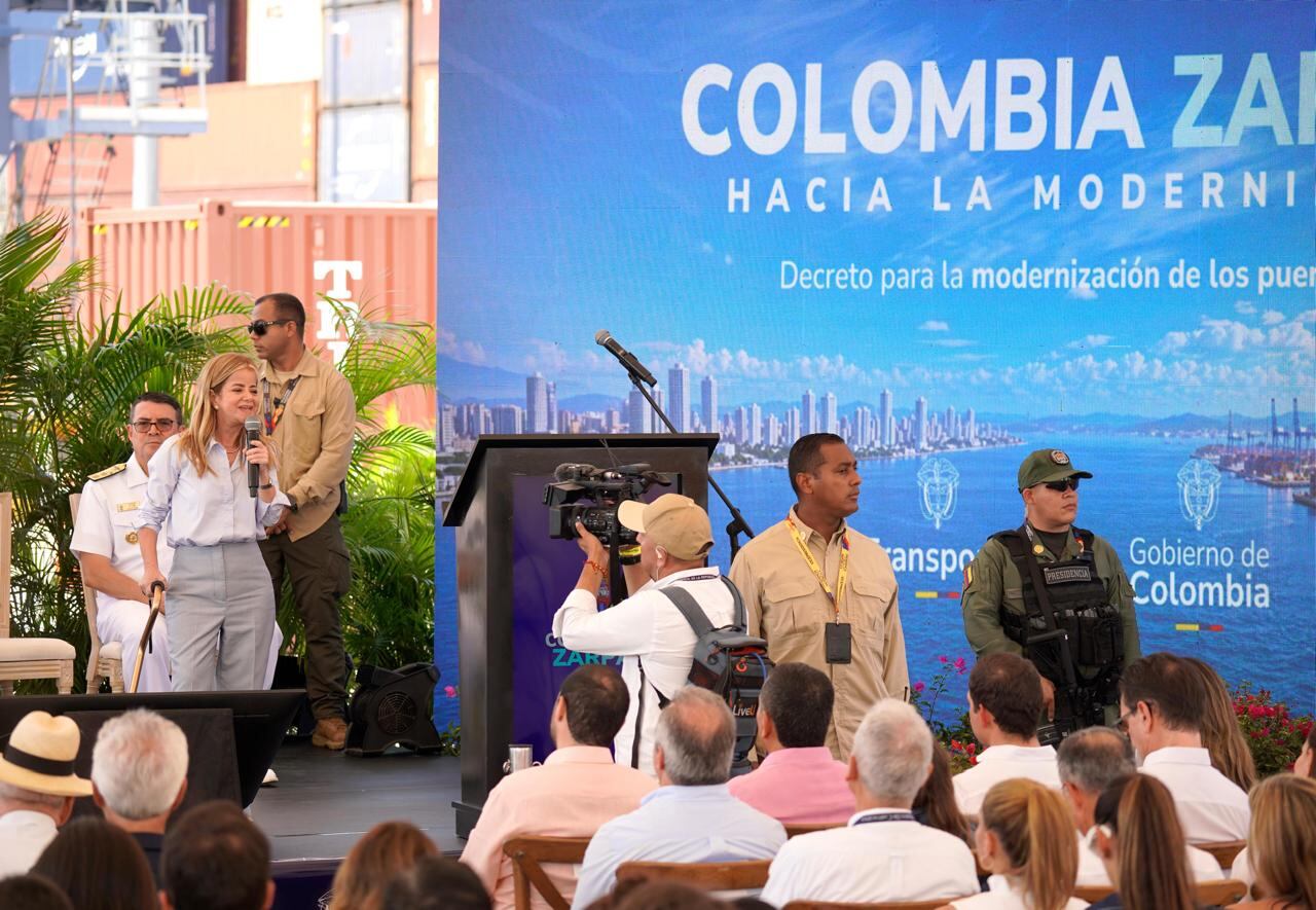En un evento presidencial en Cartagena fue anunciado que quedará en firme el decreto de modernización de puertos.