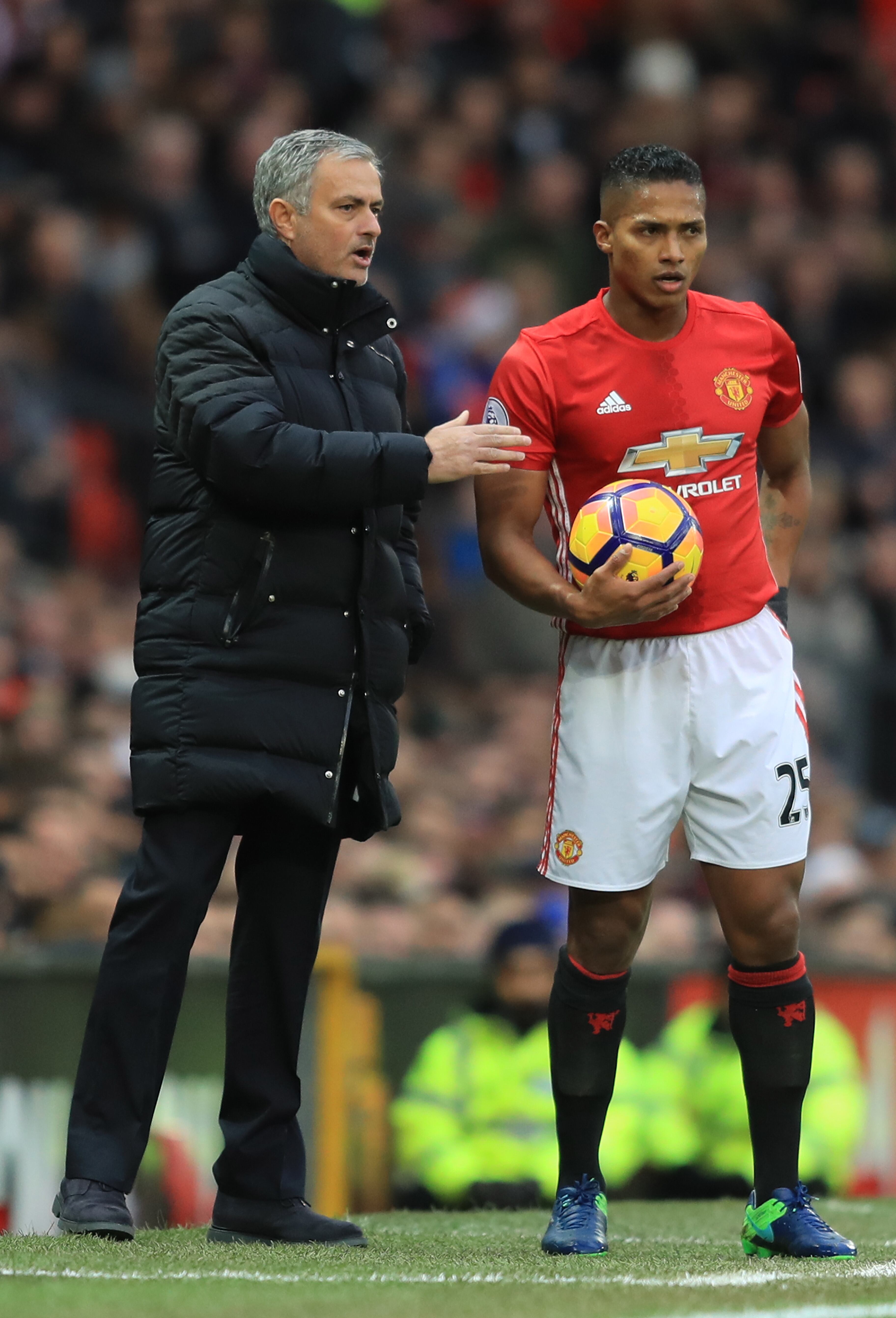 José Mourinho y Antonio Valencia compartieron en Manchester United