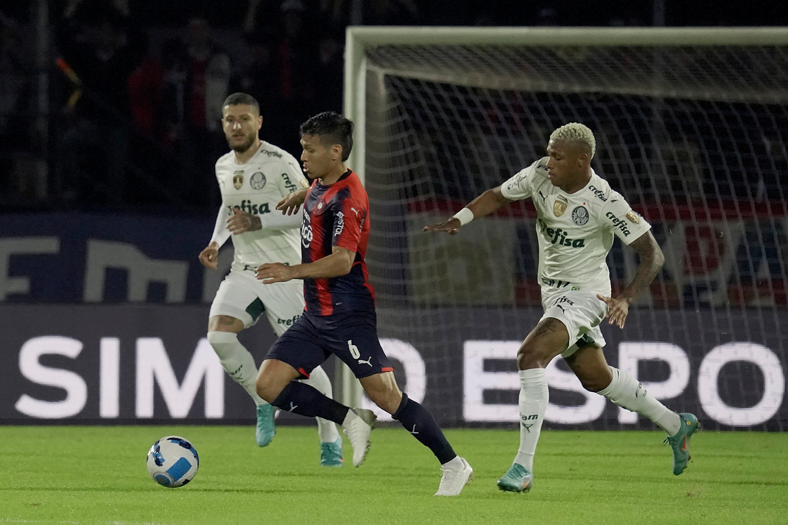 Rafael Carrascal (centro) es uno de los colombianos que hace parte del ranking de mejores pasadores a nivel global.