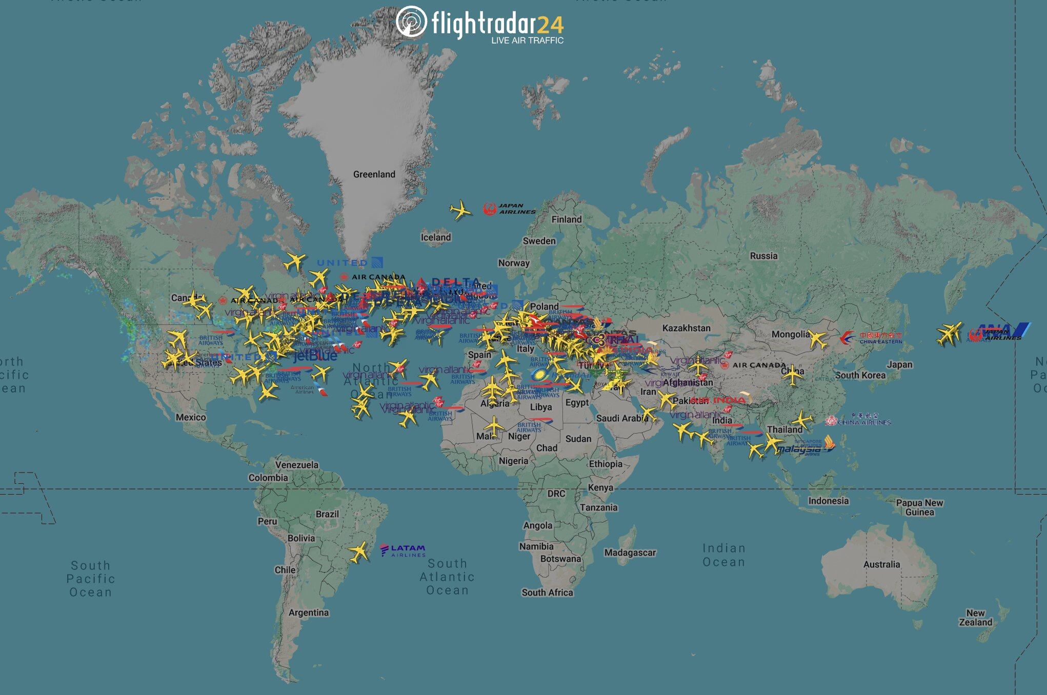 "Actualmente hay 120 aeronaves en el aire que serán desviadas a aeropuertos alternativos o regresarán a sus orígenes", dijo la aplicación Flightradar