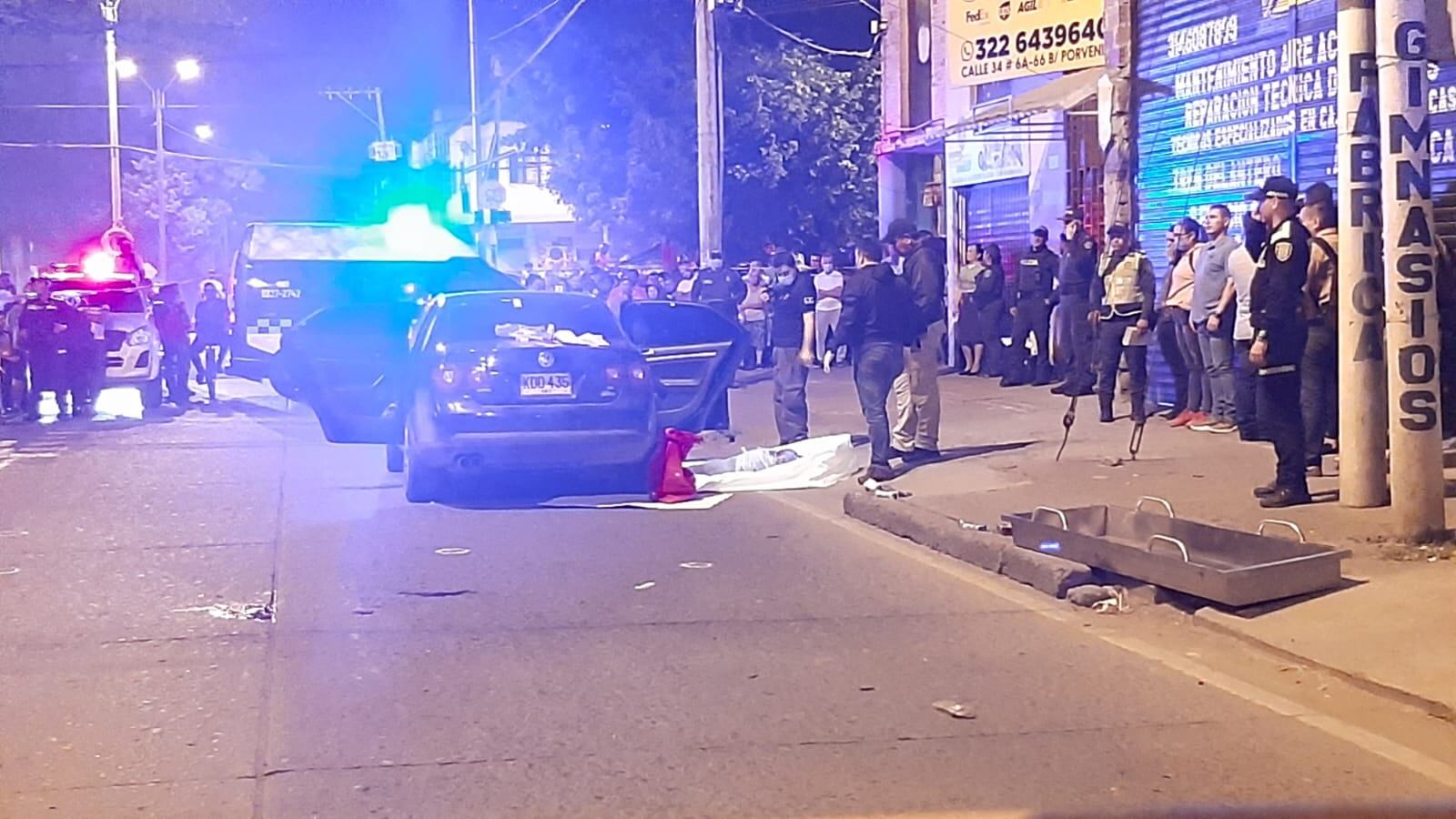 El martes fueron asesinados dos adultos mientras se movilizaban en un automóvil en el barrio Porvenir, una de las víctimas fue identificada como alias Corroncho, que había salido de la cárcel hace tres meses.