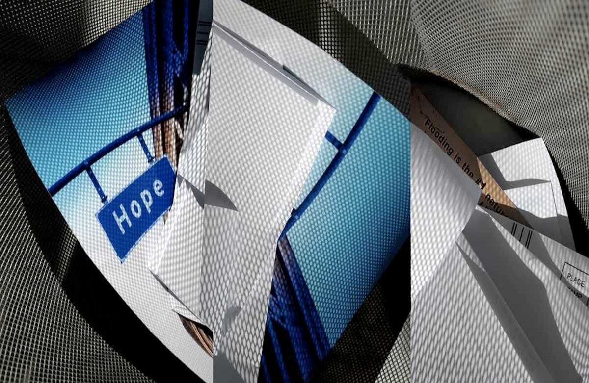 Su obra también aparece en importantes libros sobre la historia de la fotografía.