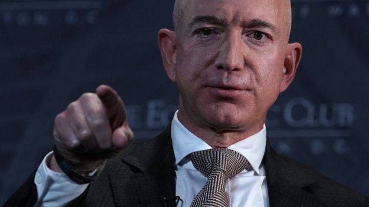 El propietario de Amazon, Jeff Bezos, ha sido criticado por el presidente estadounidense Donald Trump por pagar "pocos impuestos o no pagarlos".