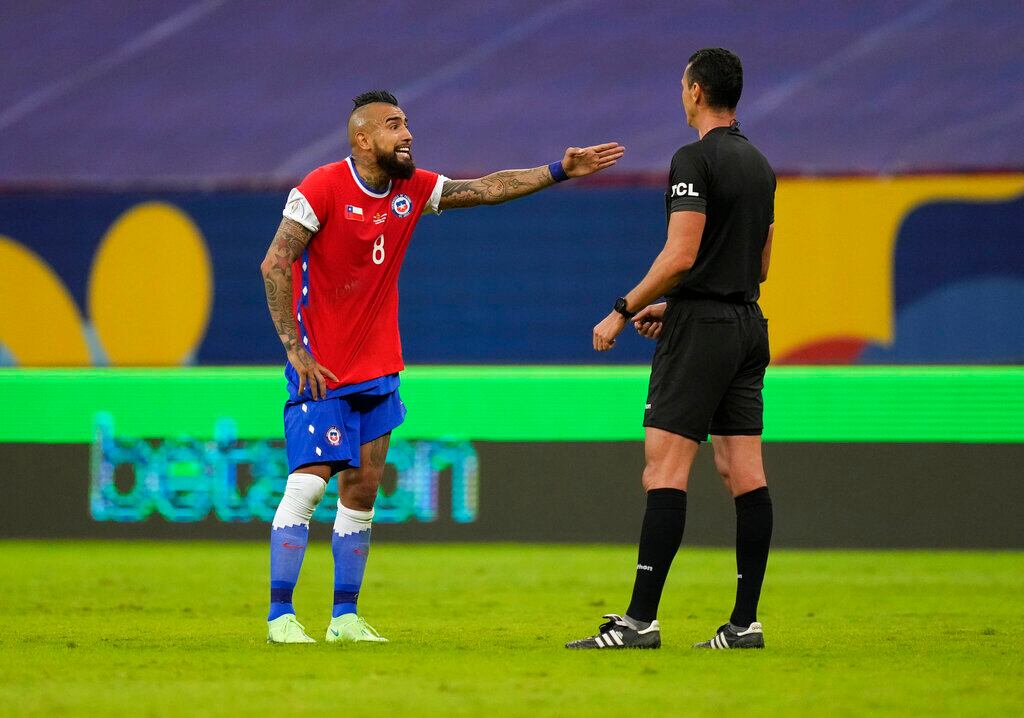 Roldán ha sido duramente criticado por medios de comunicación de todo el continente, especialmente en Chile y Argentina.