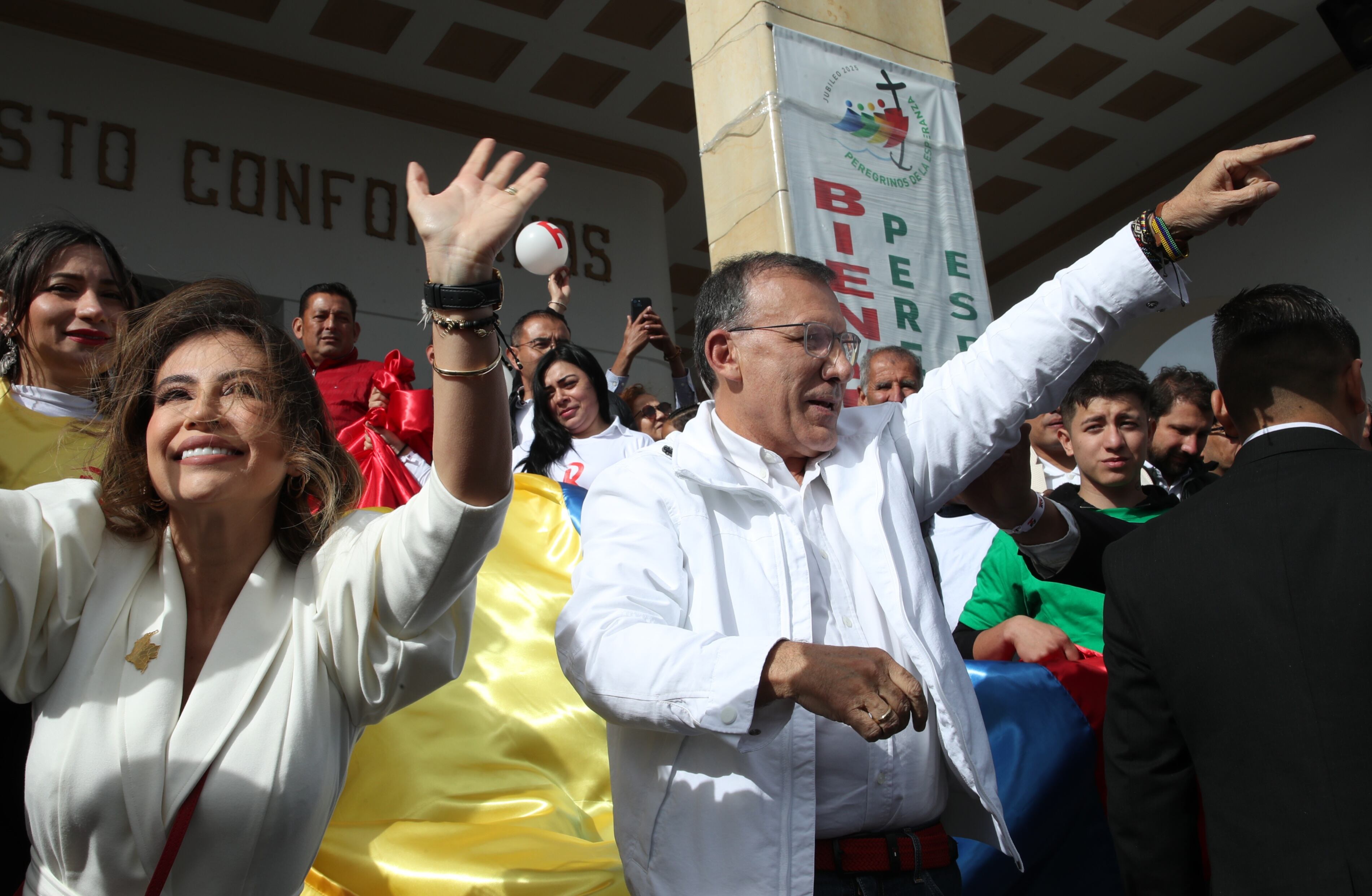 Roy Barreras, anuncia su precandidatura presidencial desde Monserrate.
