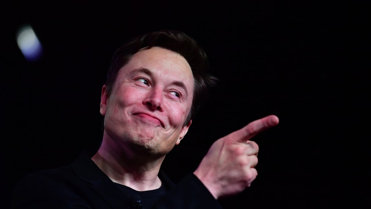 Elon Musk está intentando reformar Twitter para hacerla una red social que le genere ganancias.
