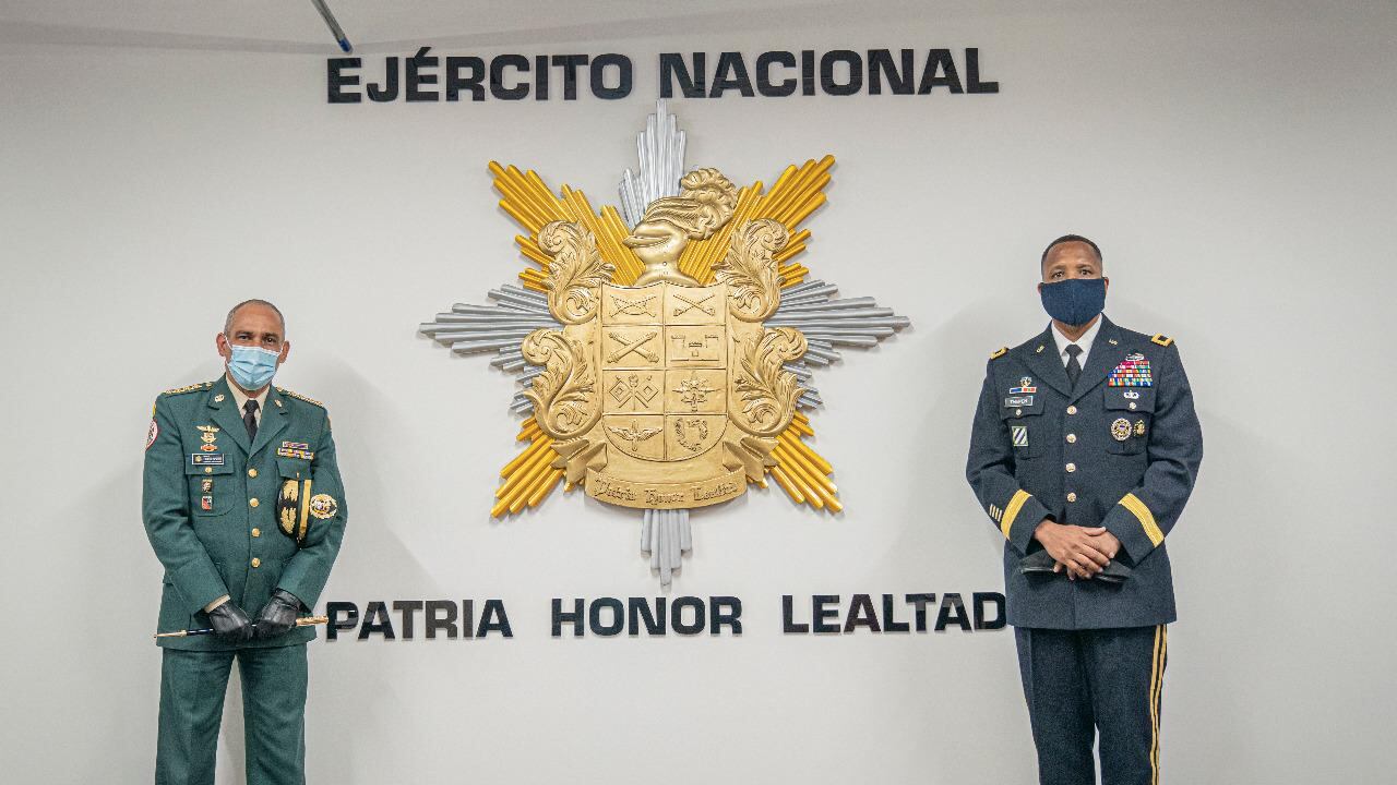 Visita del comándate del Ejército de EE.UU