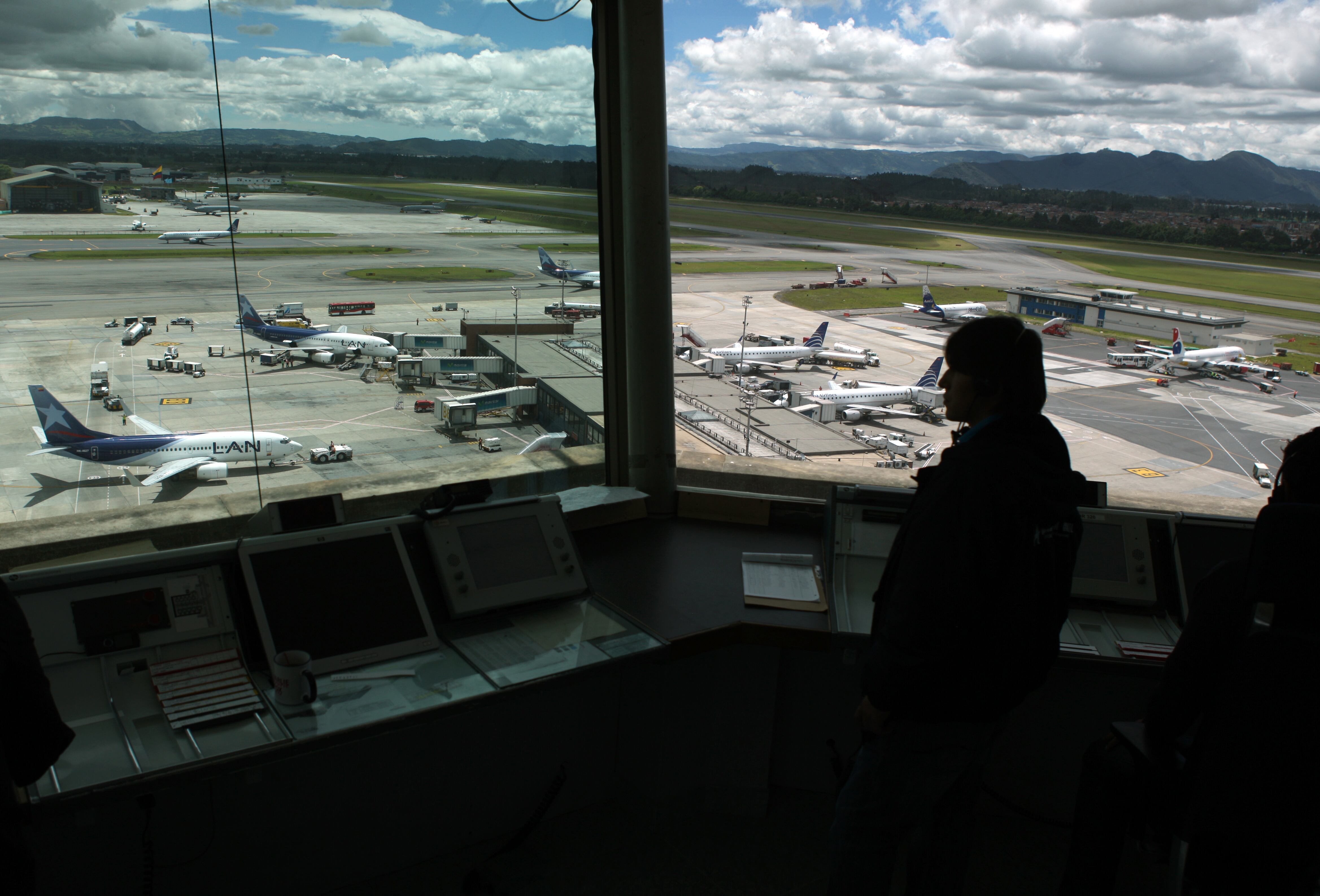 TORRE DE CONTROL AEROPUERTO EL DORADO.
BOGOTA JUNIO 28 DE 2012.
FOTO: JUAN CARLOS SIERRA-REVISTA SEMANA.