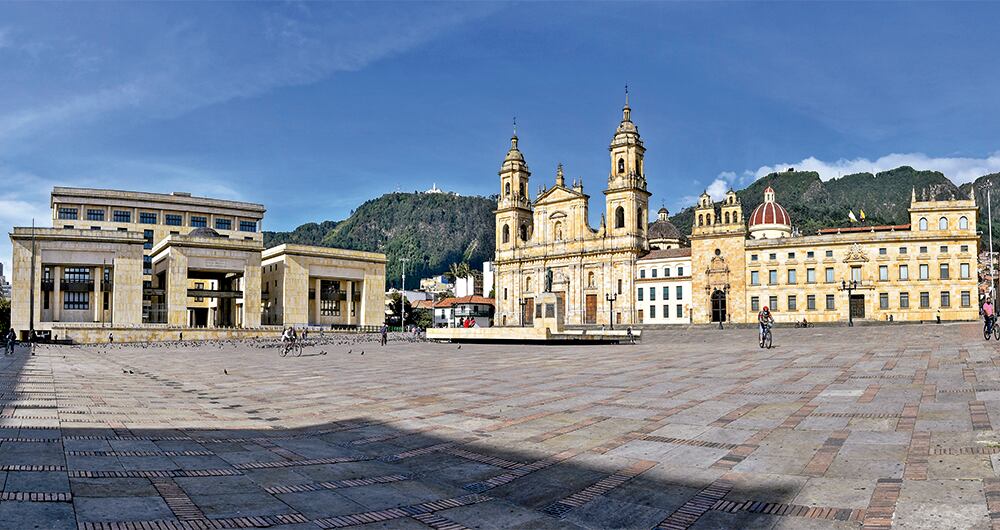  La posesión de Petro costará más de 3.000 millones de pesos y se espera que en Bogotá 100.000 personas sigan el acto en la plaza de Bolívar y en las vías aledañas.