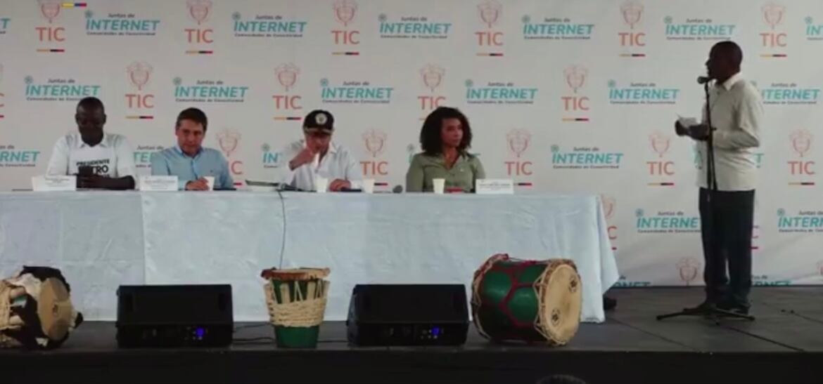 Líder social del Chocó reclamando a Petro