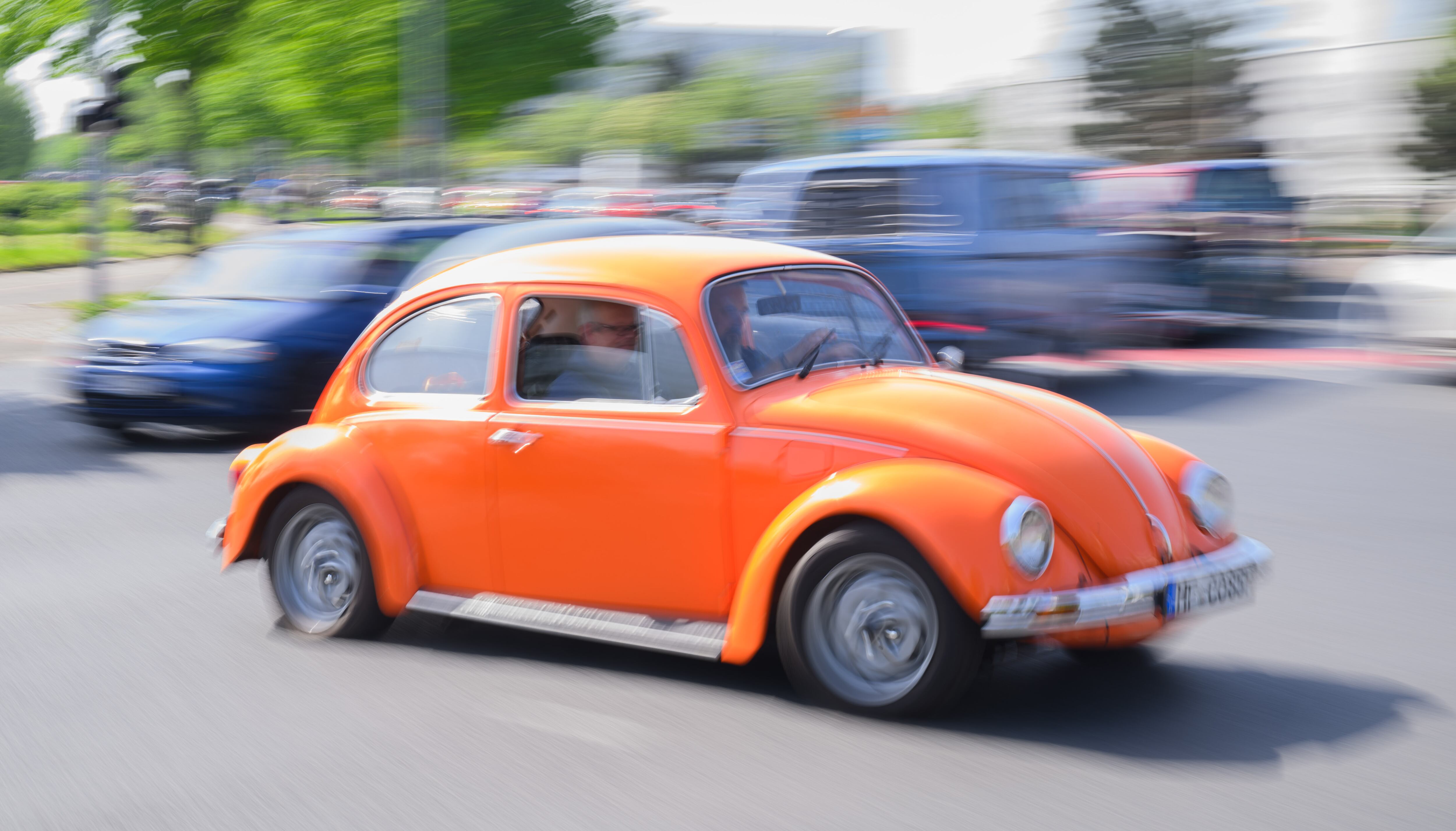 El Volkswagen Escarabajo es un mítico modelo alemán creado para las clases populares; está incrustado en la historia de diferentes países que lo adoptaron como propio.