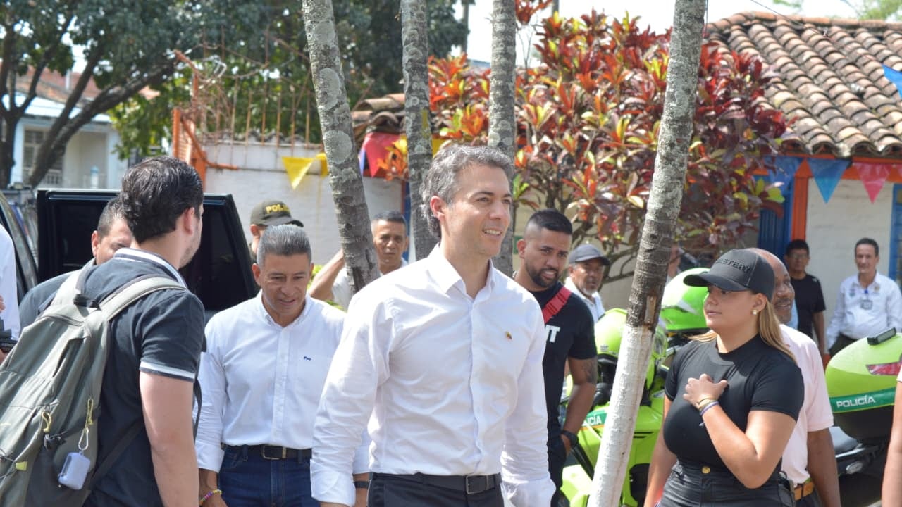 El precandidato del Pacto Histórico respondió a críticas de figuras como Susana Muhamad y María José Pizarro.