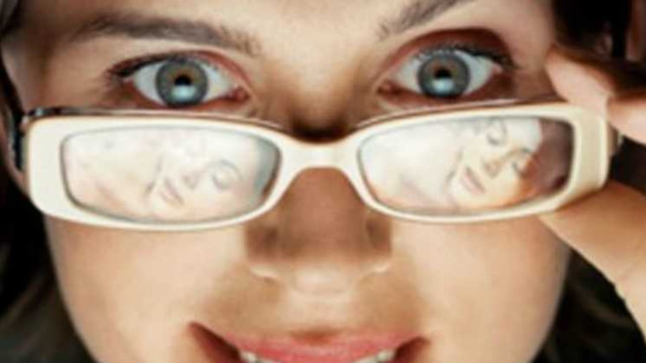 Las mujeres pueden sentirse más cómodas frente a una escena lésbica, aunque la mayoría de estas representaciones tienen una perspectiva masculina.