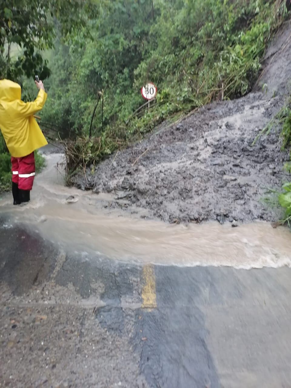 Más de 24 municipios del Valle están afectados por las fuertes lluvias registradas este Jueves Santo.