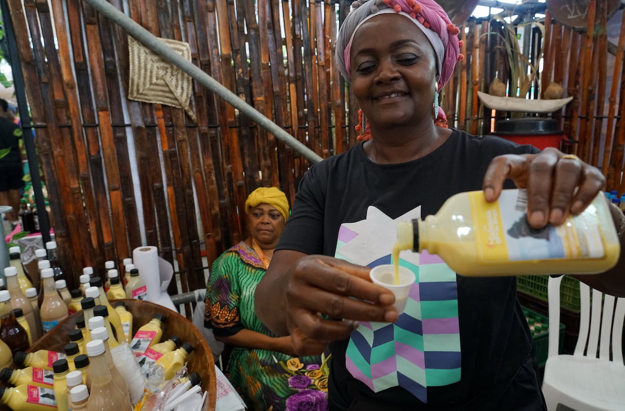El Petronio Álvarez cuenta con espacios para la gastronomía, licores típicos y moda del pacifico Colombiano, llenos de folclor y mucho color para propios y visitantes.