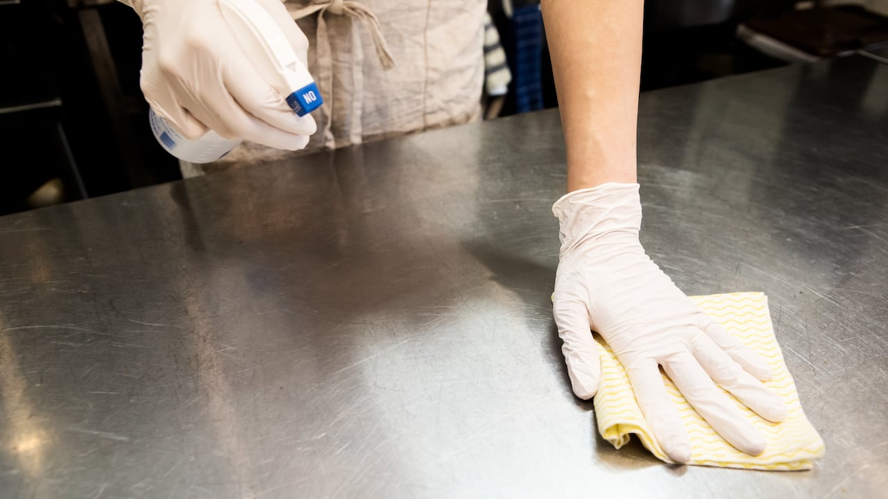 Efectivo truco para limpiar el acero inoxidable y que quede como nuevo