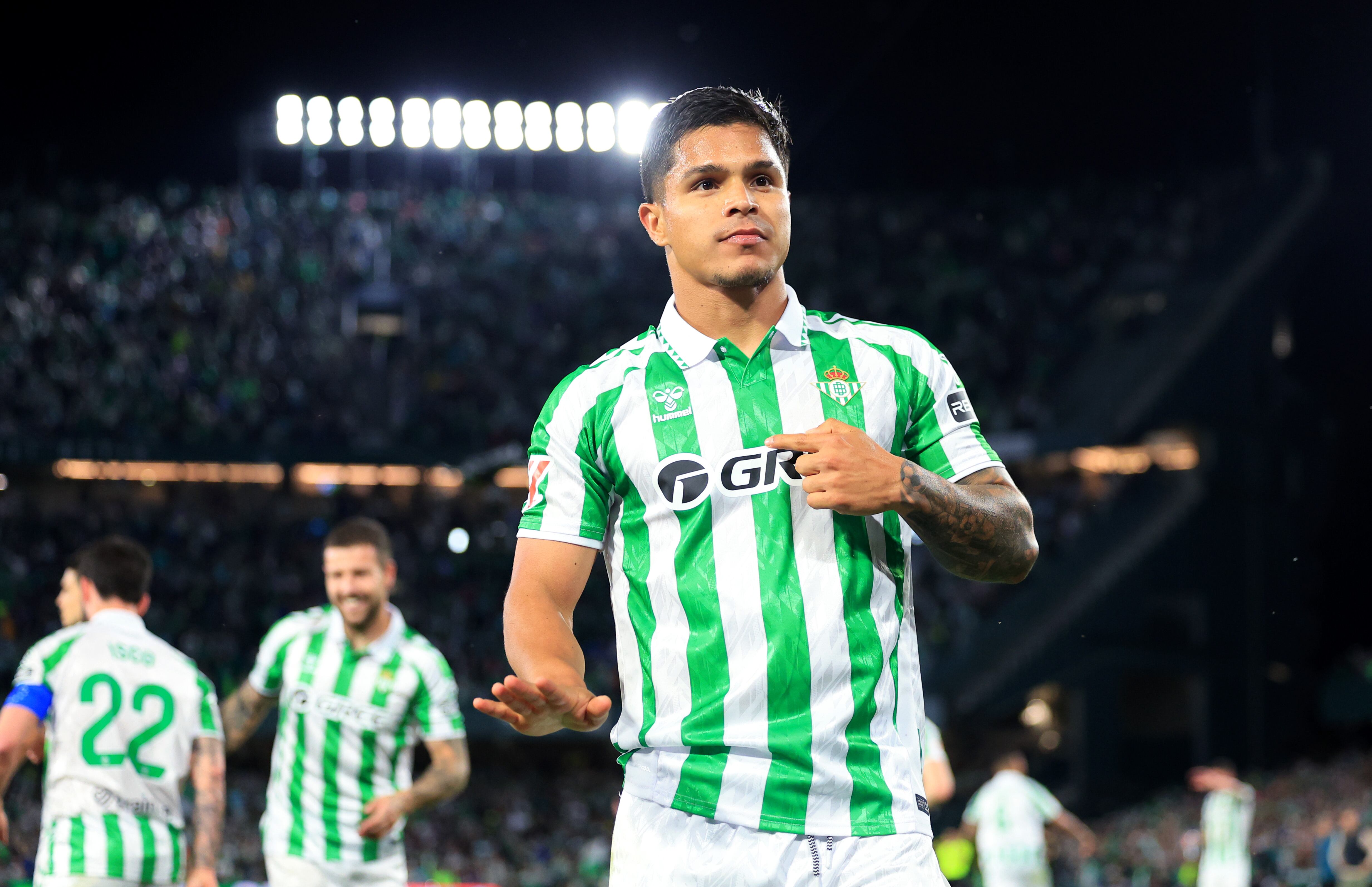 Juan Camilo Cucho Hernández sigue brillando con Betis, esta vez ante Osasuna.
