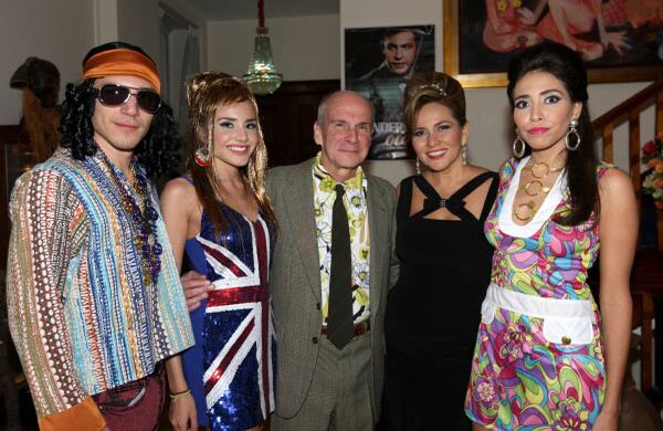 Peter McKinley, Sarah McKinley, Michael McKinley, Fátima McKinley y Claire McKinley.