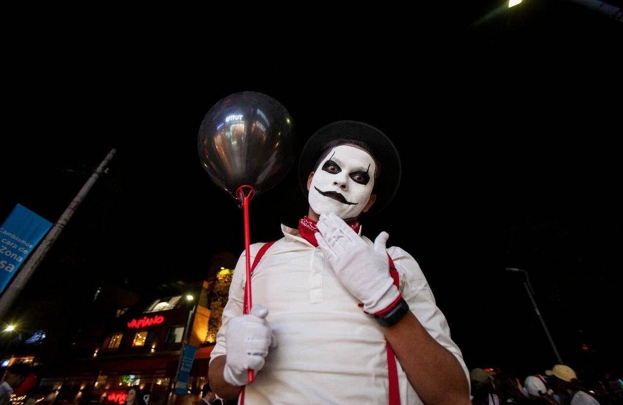 Algunos optaron por atuendos más tradicionales, como el de los payasos y mimos. Foto: Gabriela Alvardo