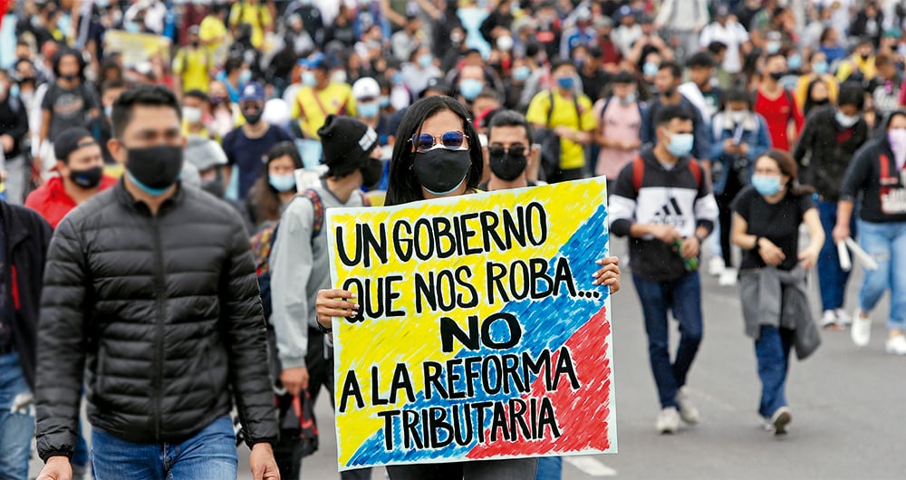 Pese a los tiempos de pandemia, miles de colombianos salieron a las calles para protestar en contra del Gobierno.