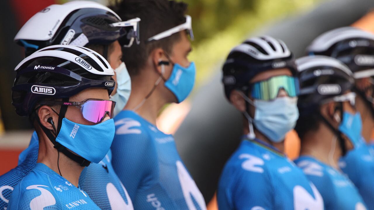 Este jueves, el Movistar Team anunció un nuevo refuerzo para la temporada 2022. Se trata de Óscar Rodríguez, corredor del Astana, equipo al que llegaría Miguel Ángel López luego de su escándalo en la Vuelta a España. (Photo by JOSE JORDAN / AFP)