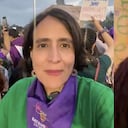 La exministra Susana Muhamad en medio de la marcha.