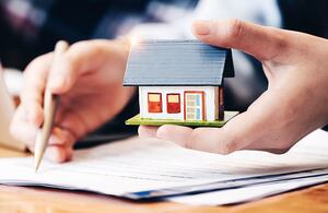 Los compradores de vivienda toman su decisión basados en la posibilidad de tener subsidios y en sus perspectivas salariales para poder pagar un crédito de largo plazo.