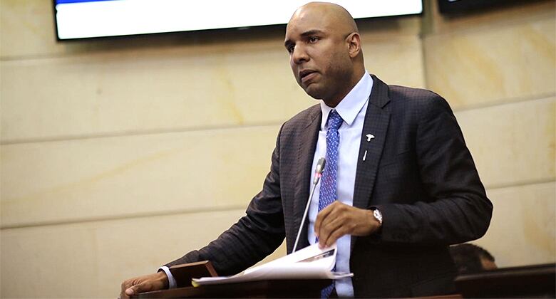 El senador Juan Luis Castro aseguró que no renunciará a su curul.