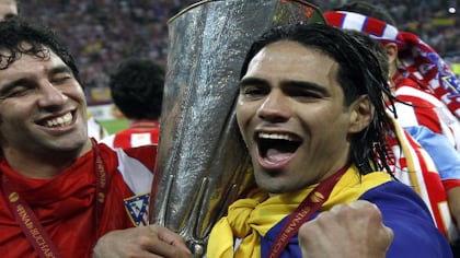 En la final ante el Athletic de Bilbao, Radamel Falcao García se consagró con dos golazos antológicos. Colombia entera vibró con su hazaña y revivió la euforia que no se vivía desde los tiempos del Pibe Valderrama, Asprilla, Rincón y compañía.