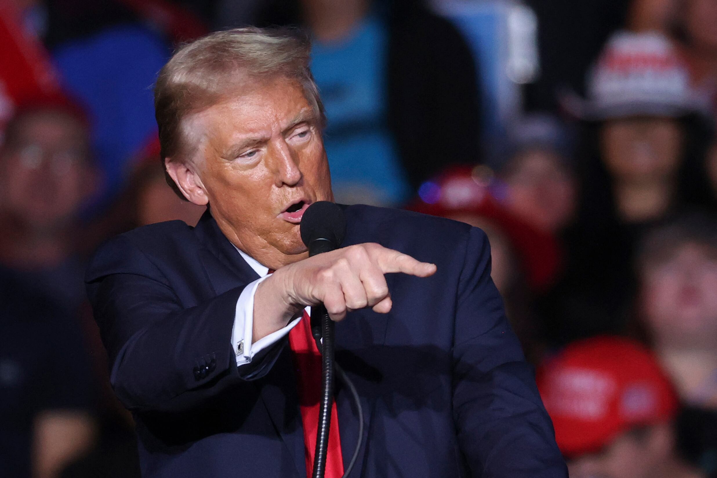 Donald Trump llenó de elogios a los latinos a pocos días de las elecciones.