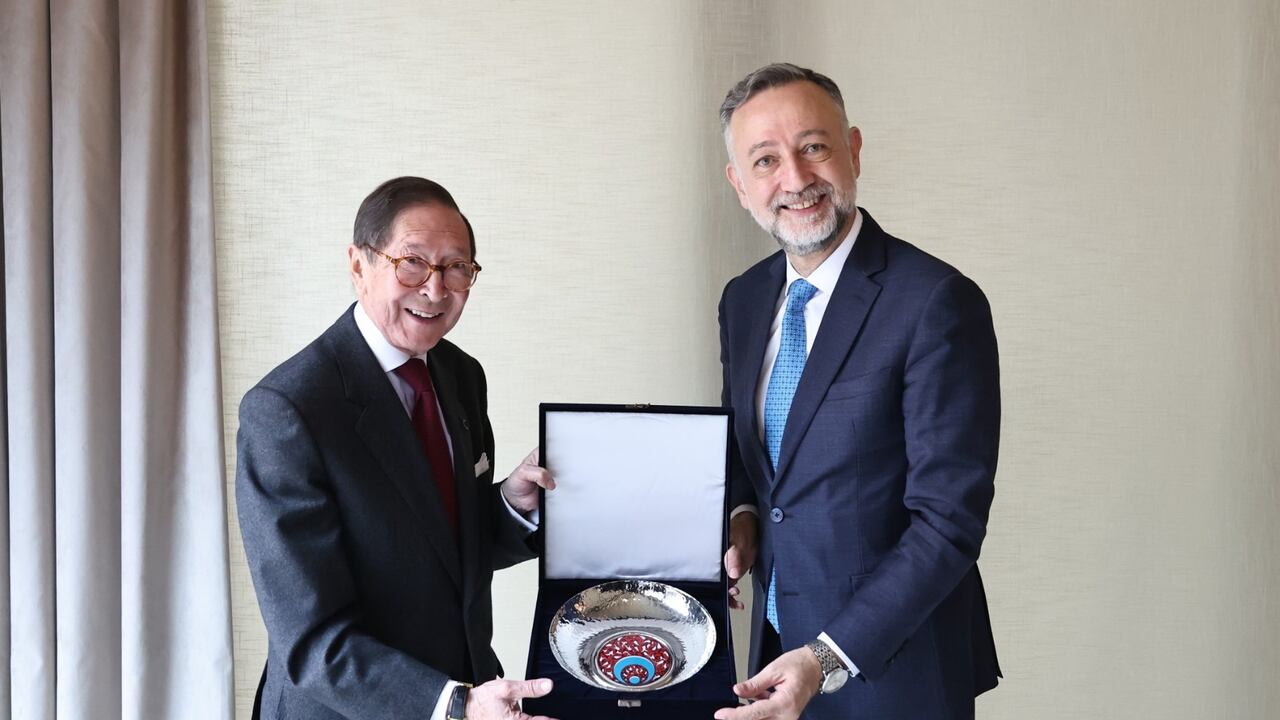 Gobierno de Turquía rinde homenaje al Embajador Julio Aníbal Riaño.