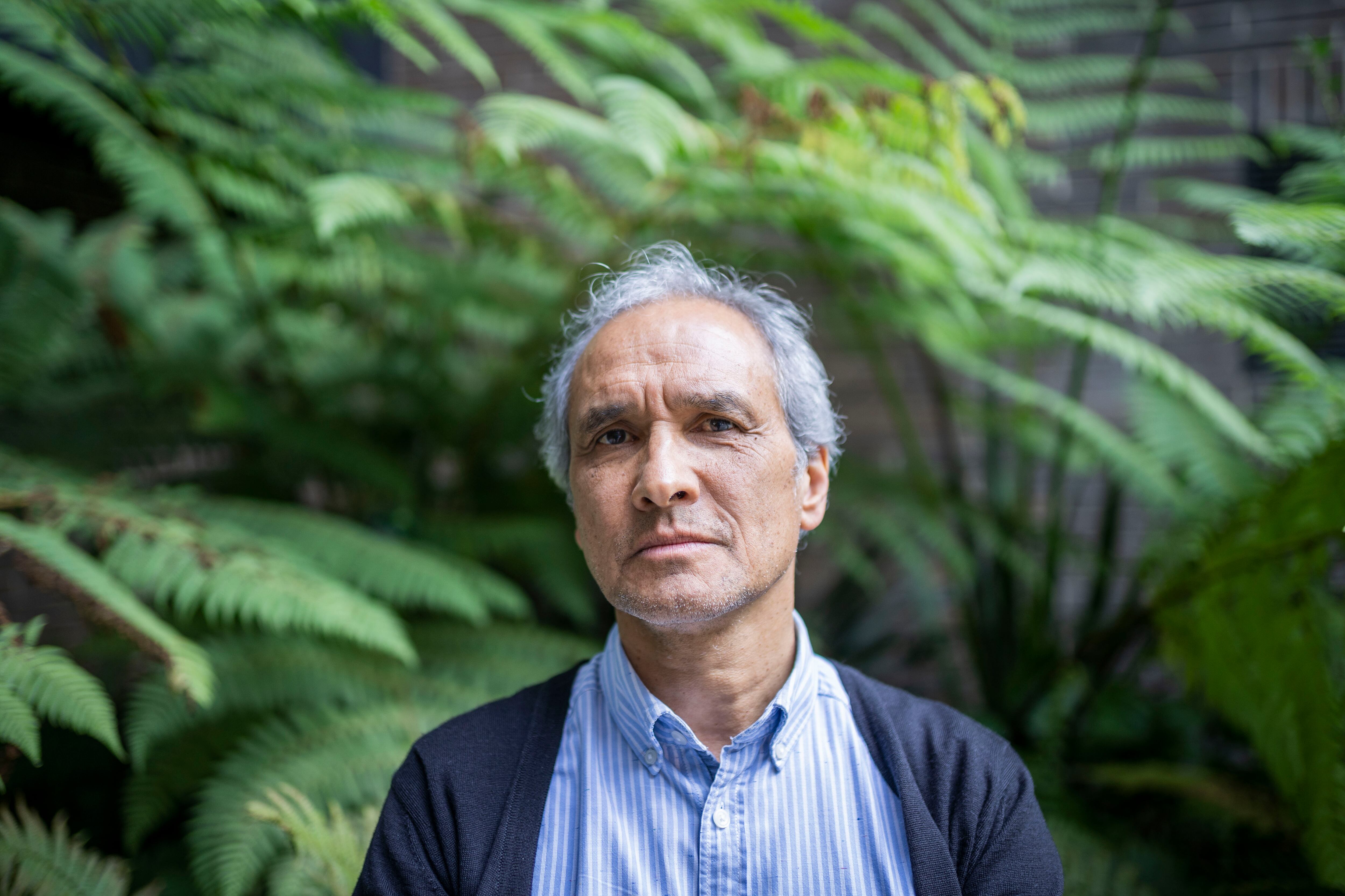 'Estamos al borde de un abismo', Antología de cuentos de Julio Paredes.