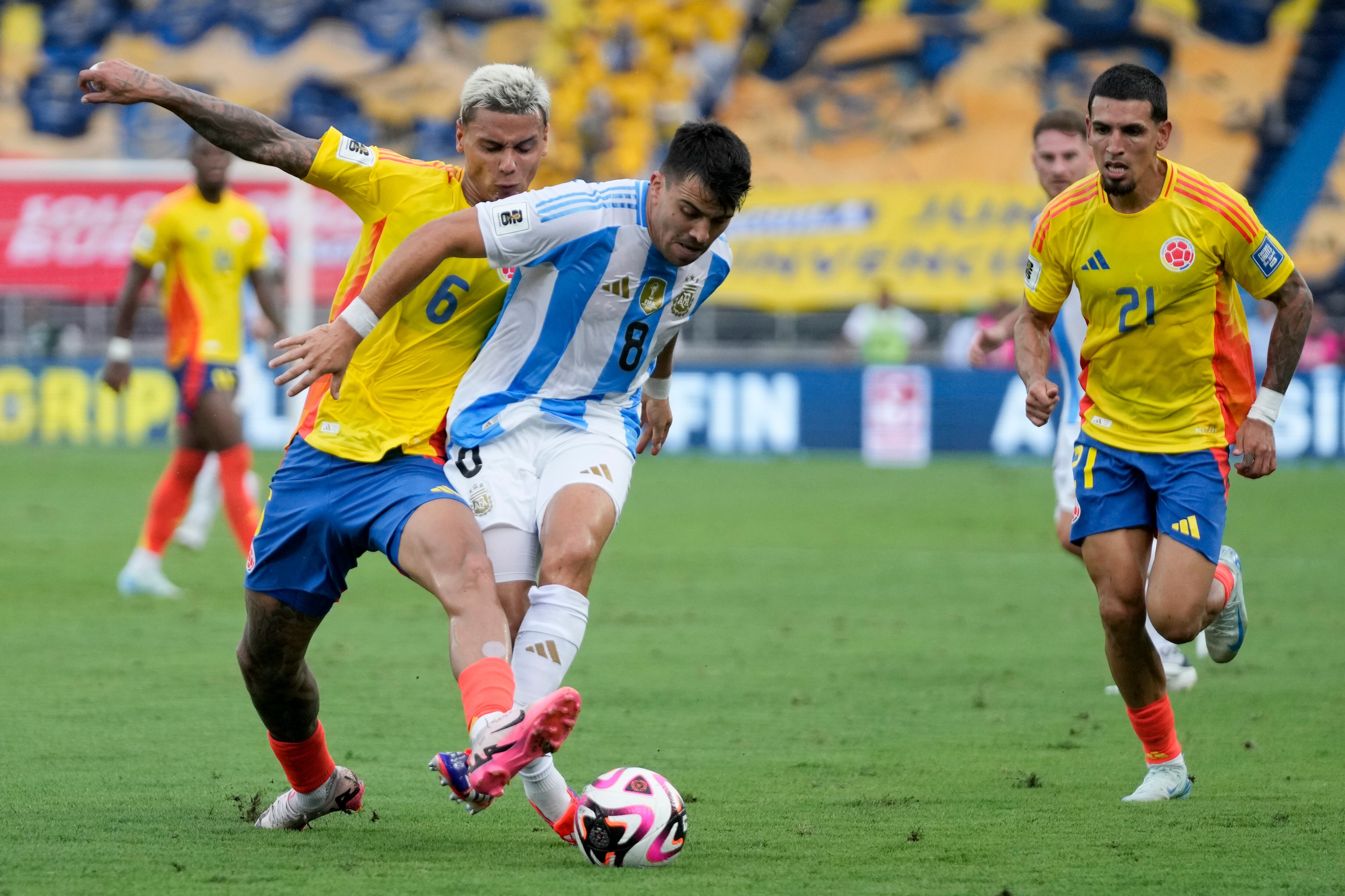 Colombia's Richard Rios, left, and Argentina's Marcos Acuna battle for the ball during a qualifying soccer match for the FIFA World Cup 2026 at the Metropolitano Roberto Melendez stadium in Barranquilla, Colombia, Tuesday, Sept. 10, 2024. (AP Photo/Fernando Vergara)