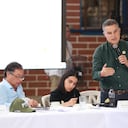 Aníbal Gaviria, gobernador de Antioquia, junto al presidente Gustavo Petro y funcionarios del Gobierno nacional.