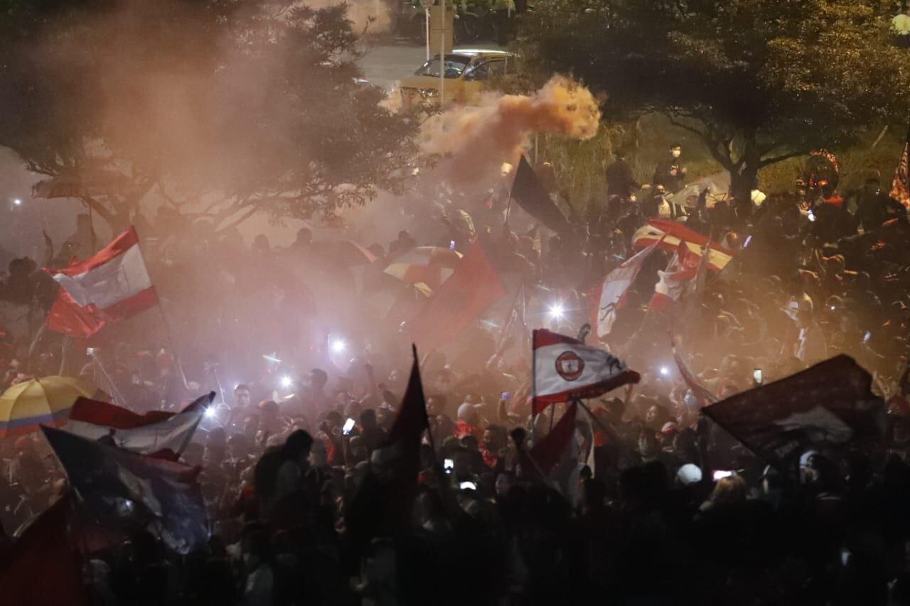 Hinchas del América de Cali en Bogotá