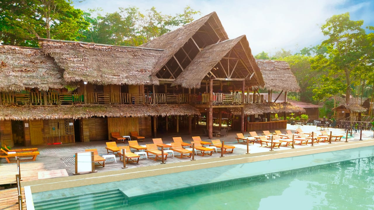 Hotel Amazon On Vacation ubicado en la vereda San José del Río, Amazonas. Nominado por décima vez consecutiva al "Colombia’s Leading Green Hotel 2026".