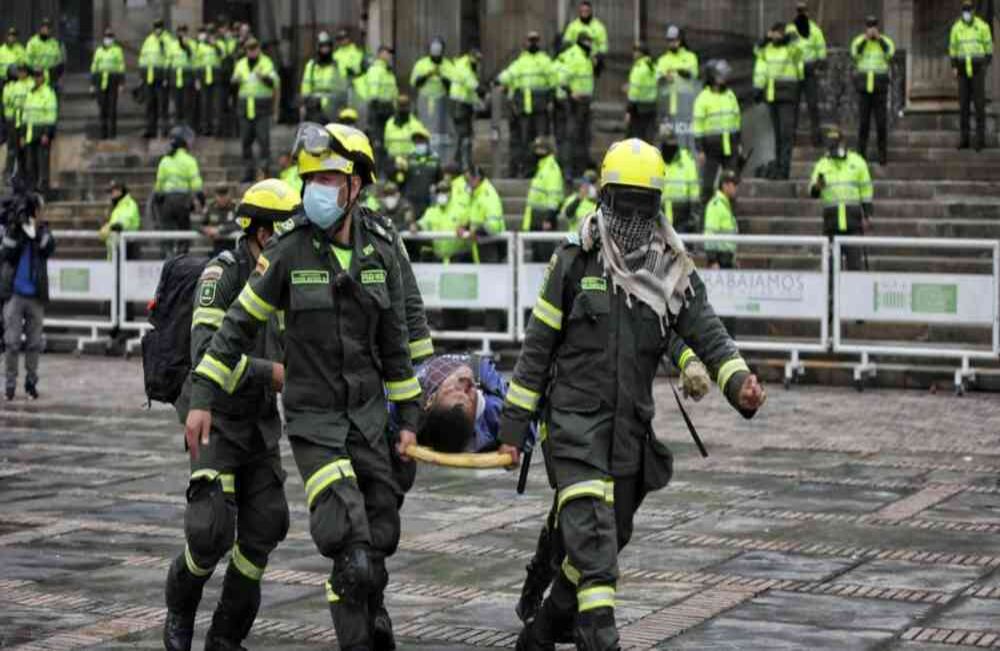 Algunas personas resultaron heridas y tuvieron que ser evacuadas. Foto: Esteban Vega