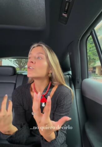 Laura Tobón respondió preguntas incómodas mientras se maquilla.