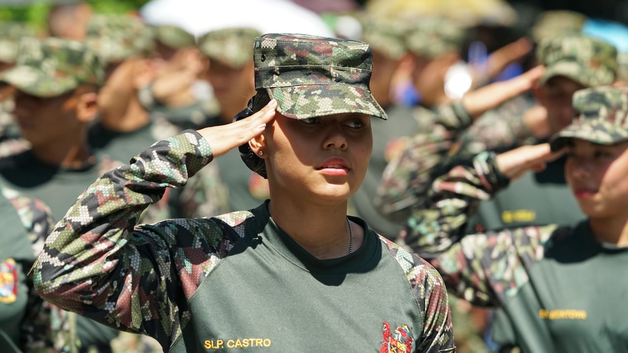 Así fue el desfile militar del 20 de julio en Cali, que recorrió la emblemática Avenida Sexta. Miles de caleños acompañaron el desfile militar.