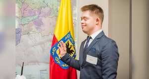Juan Pablo Dimitri Vergara es el primer funcionario público de la Alcaldía de Bogotá con Síndrome de Down.