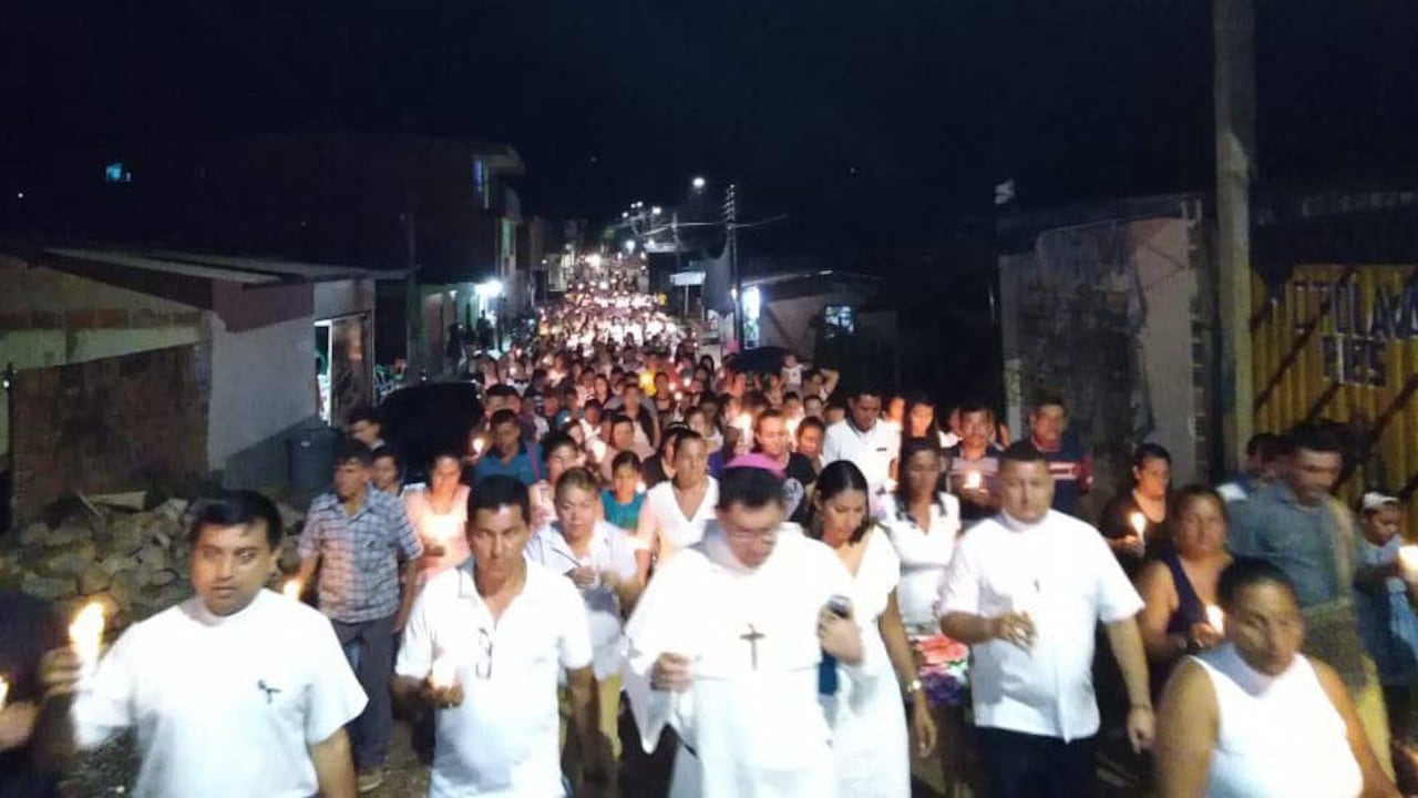 Marcha en El Tarra por los muertos de la masacre.