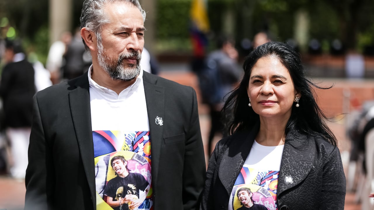 La mujer le hizo un homenaje a su hijo.