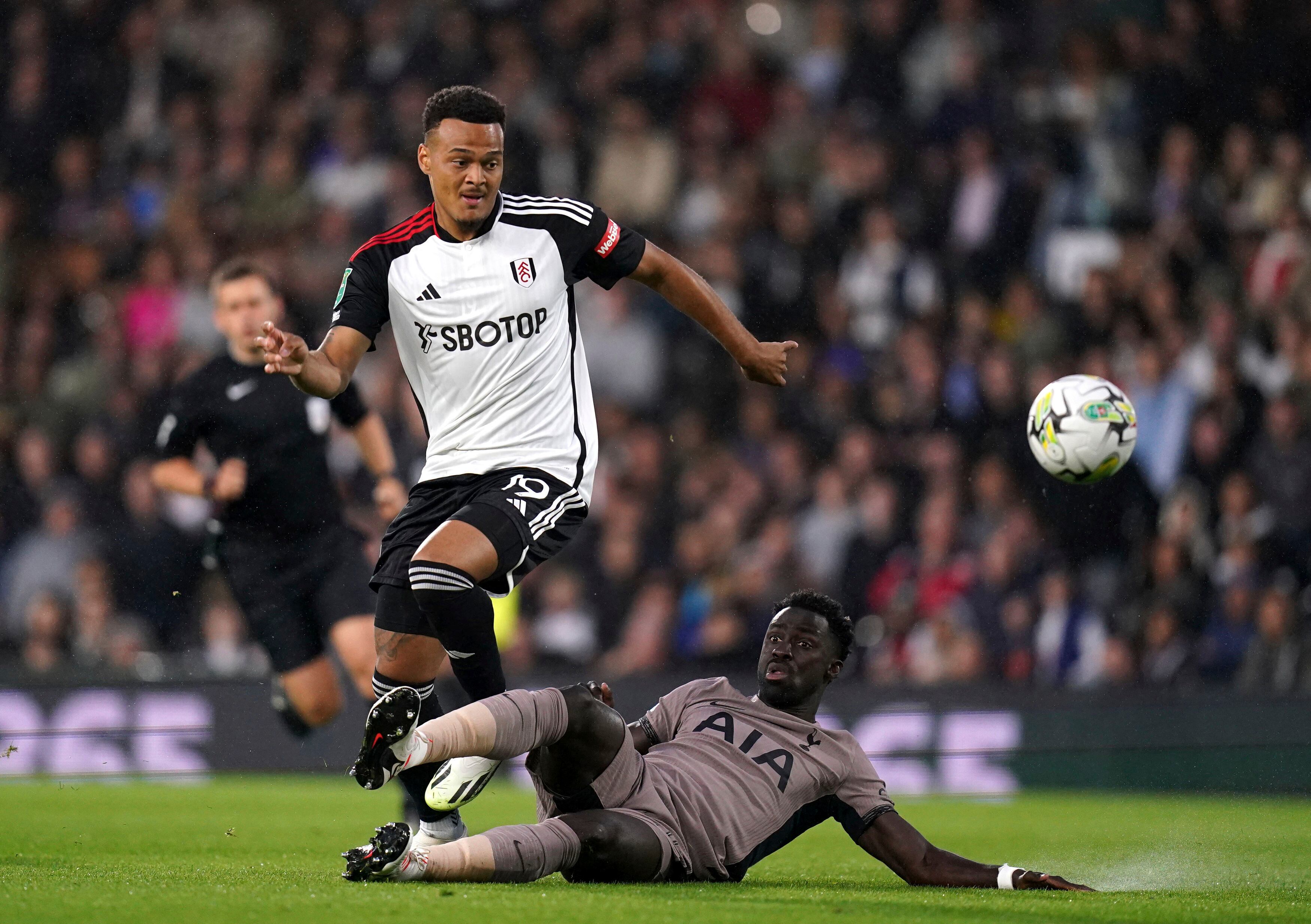 Davinson Sánchez en el duelo de la Copa ante Fulham.