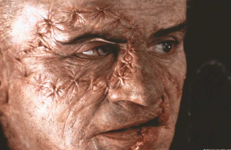  En 1994, Robert De Niro protagonizó ‘Frankenstein de Mary Shelley’, una de las adaptaciones al cine más cercanas a la novela original.