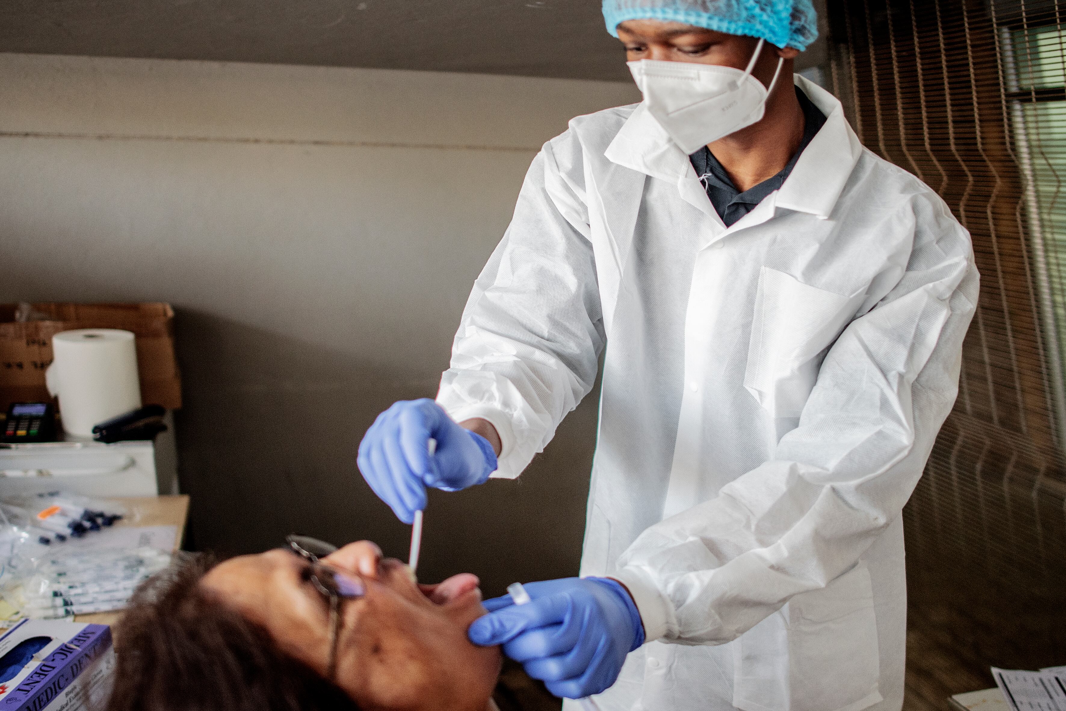 En Sudáfrica detectan una nueva variante del coronavirus