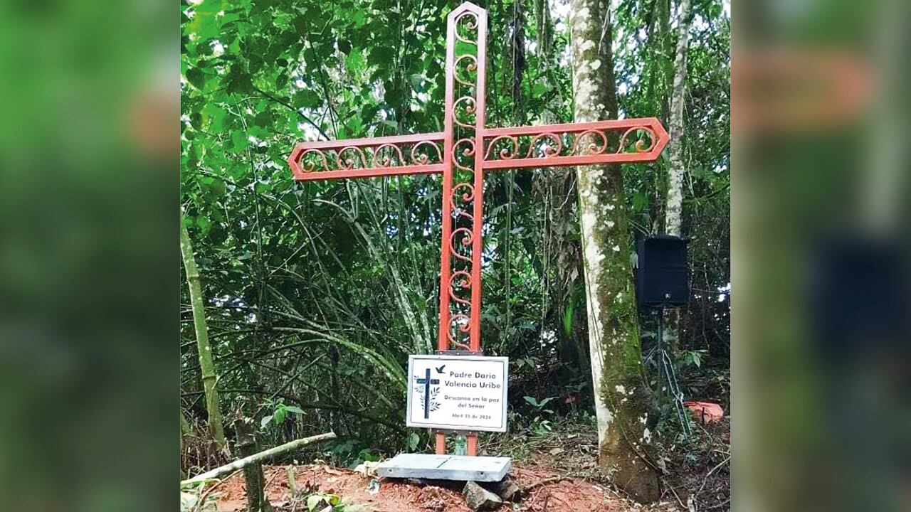 Lo que ocurrió fue que Cifuentes, en un plan premeditado, aprovechó que el padre dio la vuelta y le impactó con cuatro disparos por la espalda. De inmediato se fue a esconder el cadáver.