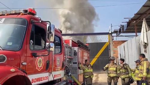 Hacia las 10:40 a.m., el incendio ya estaba controlado en un 85 %.